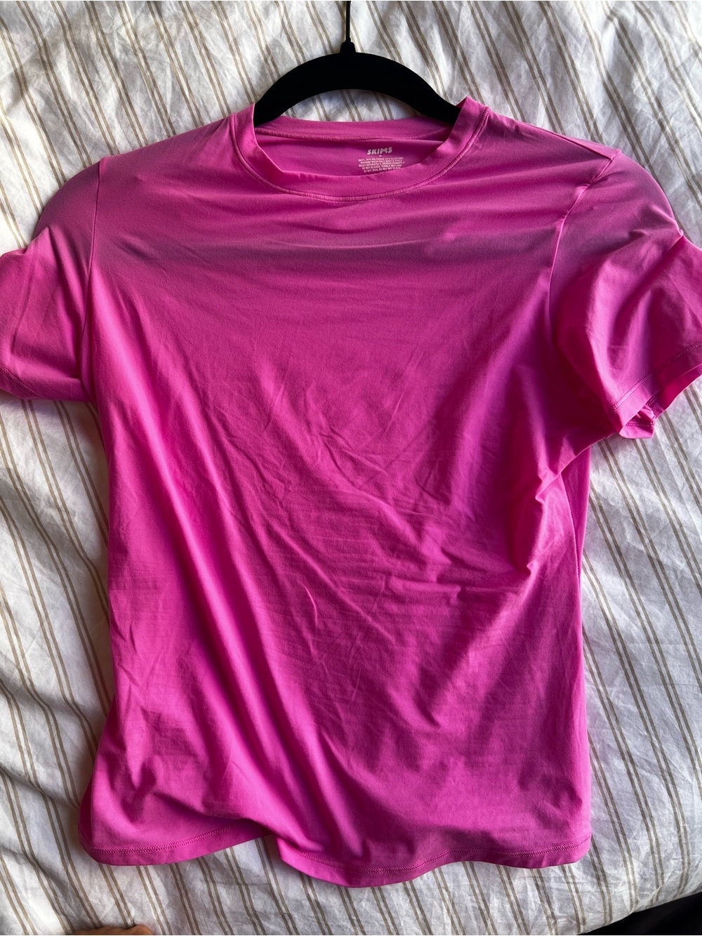 SKIMS short sleeve T-Shirt - Hot Pink